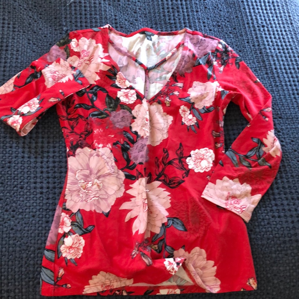 Guess Los Angeles size xs red floral top